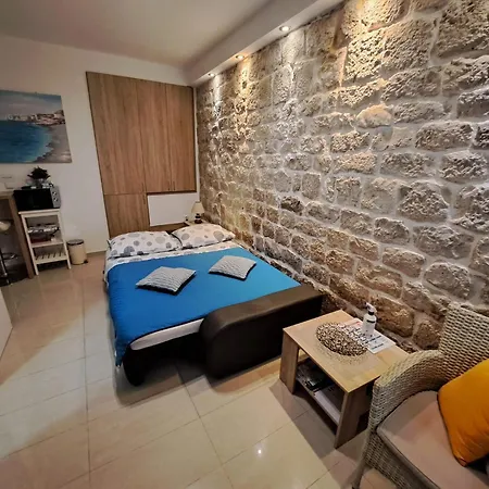 Legcevic * Kastela